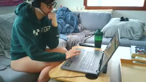 Snapshot of emyxxl chatting on February 17, 2026, 1:29 pm emyxxl online show from February 17, 2026, 1:29 pm