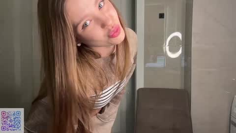 Mia online show from December 6, 2024, 9:46 pm