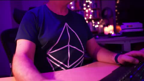 uk online show from September 27, 2025, 10:48 pm