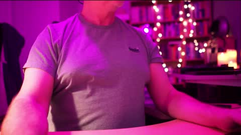 uk online show from November 22, 2025, 11:26 pm