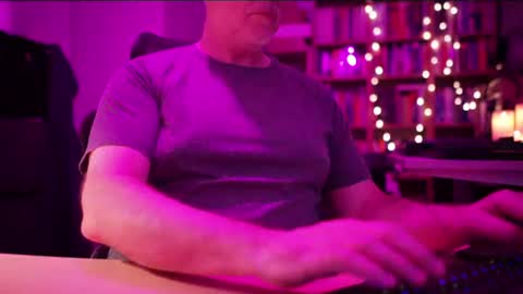Snapshot of energybra chatting on July 31, 2026, 11:15 pm uk online show from July 31, 2026, 11:15 pm