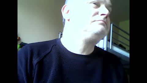 Snapshot of englishguysurrey chatting on May 6, 2026, 9:14 am englishguysurrey online show from May 6, 2026, 9:14 am