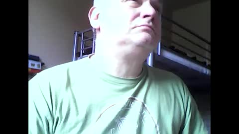 Snapshot of englishguysurrey chatting on May 15, 2026, 9:38 am englishguysurrey online show from May 15, 2026, 9:38 am