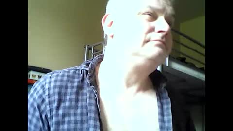 Snapshot of englishguysurrey chatting on May 19, 2026, 10:21 am englishguysurrey online show from May 19, 2026, 10:21 am