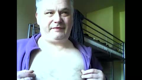 Snapshot of englishguysurrey chatting on May 30, 2026, 7:16 am englishguysurrey online show from May 30, 2026, 7:16 am