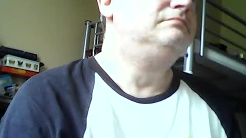 Snapshot of englishguysurrey chatting on June 19, 2026, 1:48 pm englishguysurrey online show from June 19, 2026, 1:48 pm