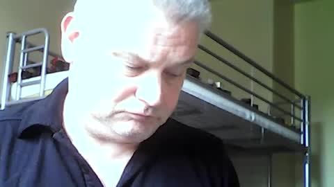 Snapshot of englishguysurrey chatting on June 22, 2026, 9:17 am englishguysurrey online show from June 22, 2026, 9:17 am