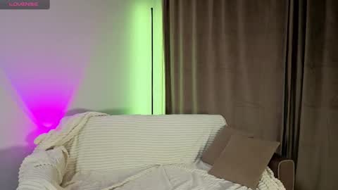 enjoyeverymoment_ online show from September 26, 2025, 8:35 pm