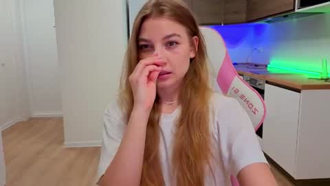 enjoyeverymoment_ online show from April 10, 2026, 8:24 pm