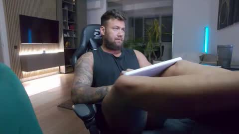 Erik online show from October 15, 2025, 5:13 pm