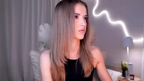 entya online show from October 28, 2025, 6:39 am