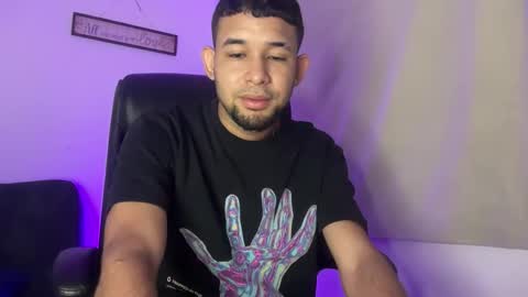 enyel_100 online show from March 18, 2026, 9:23 am