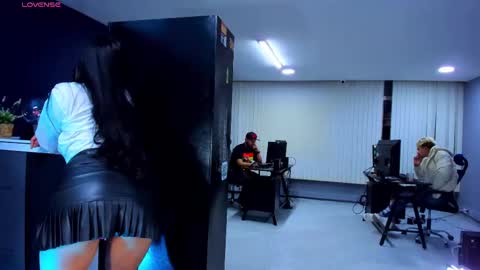 Snapshot of enyel_valmina chatting on January 31, 2025, 11:35 pm Enyel online show from January 31, 2025, 11:35 pm