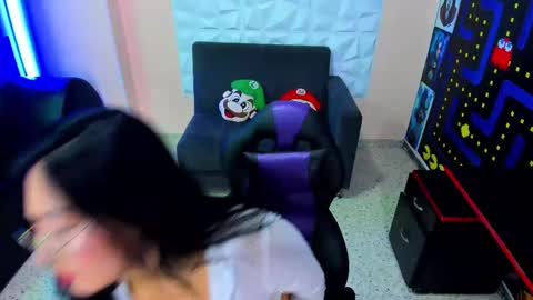 Snapshot of enyel_valmina chatting on February 1, 2025, 8:58 pm Enyel online show from February 1, 2025, 8:58 pm