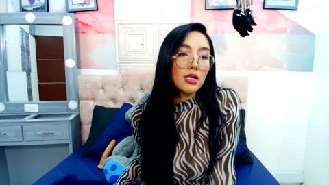 Snapshot of enyel_valmina chatting on February 3, 2025, 8:35 pm Enyel online show from February 3, 2025, 8:35 pm
