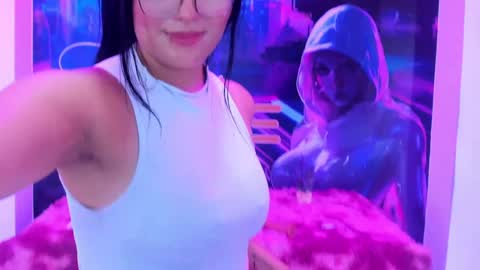 Snapshot of enyel_valmina chatting on February 4, 2025, 11:27 pm Enyel online show from February 4, 2025, 11:27 pm