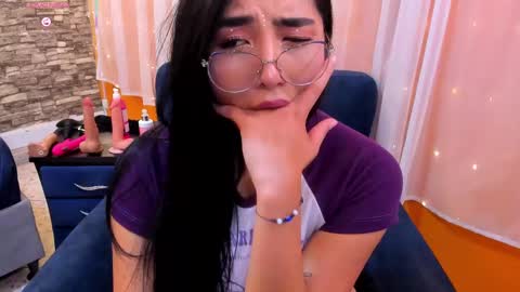 Snapshot of enyel_valmina chatting on March 5, 2025, 8:00 pm Enyel online show from March 5, 2025, 8:00 pm