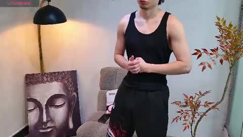 Snapshot of enzo_steel chatting on June 11, 2026, 11:19 am enzo_steel online show from June 11, 2026, 11:19 am