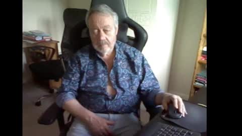 erasmus_d online show from March 8, 2025, 5:43 pm