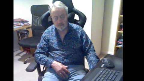 erasmus_d online show from November 8, 2025, 5:34 pm