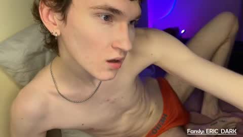 Snapshot of eric_dark chatting on April 10, 2026, 7:29 pm Eric online show from April 10, 2026, 7:29 pm