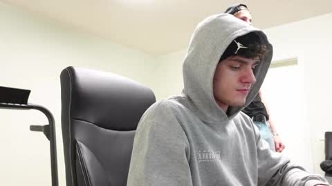    online show from November 19, 2025, 3:23 pm