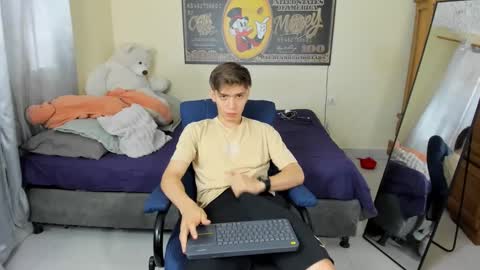 erick_de_rossee online show from October 6, 2025, 6:38 pm