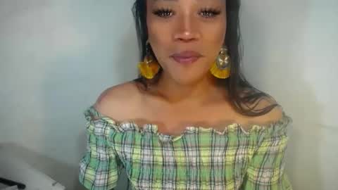 erika_madrigal online show from September 28, 2025, 8:58 pm