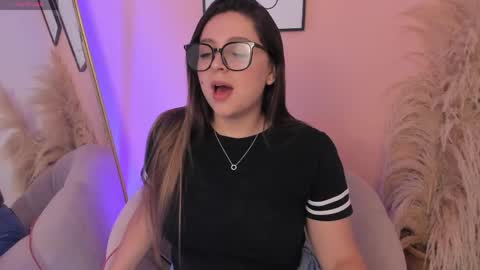 Snapshot of erika_mendez1 chatting on April 29, 2026, 7:53 pm Erika Mendez online show from April 29, 2026, 7:53 pm