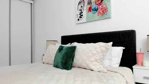 Erika online show from February 26, 2025, 8:48 am