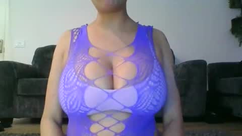 Snapshot of erin2025 chatting on November 18, 2025, 4:39 am erin2025 online show from November 18, 2025, 4:39 am