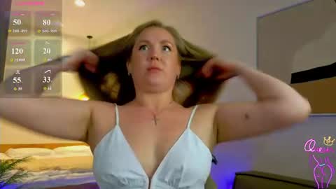 Snapshot of erinmilk chatting on June 16, 2026, 8:00 pm Erin online show from June 16, 2026, 8:00 pm