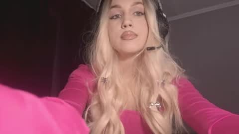 Snapshot of erinnnaji chatting on May 1, 2026, 3:38 pm Katrin online show from May 1, 2026, 3:38 pm