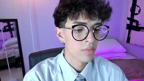   online show from November 7, 2025, 12:32 am