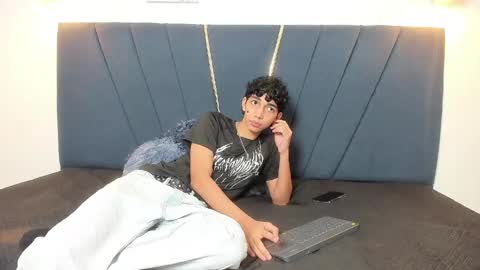 ero_boy40 online show from May 9, 2026, 4:28 am