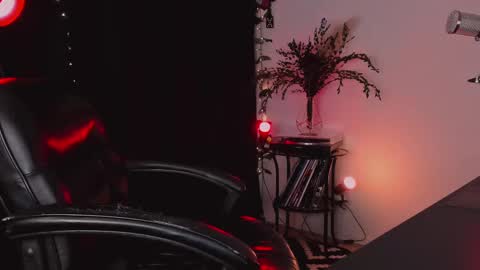 erohaze online show from February 28, 2025, 4:10 pm