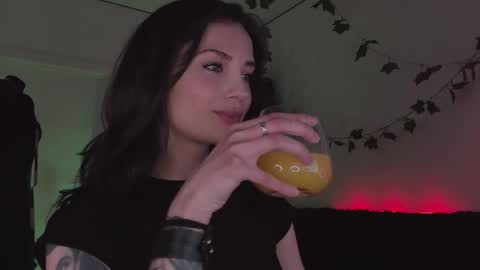 erohaze online show from February 6, 2026, 1:47 pm