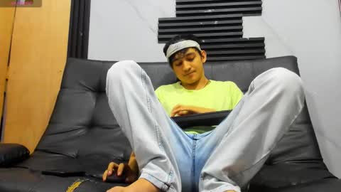 eros_fang online show from November 12, 2025, 12:05 pm