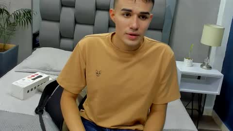 Eros Mancini online show from November 23, 2025, 3:28 am