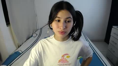 Snapshot of erosgirls_ chatting on October 25, 2025, 11:43 pm erosgirls_ online show from October 25, 2025, 11:43 pm