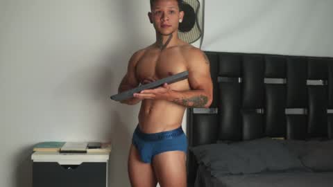 Snapshot of erosscott chatting on December 31, 2024, 12:43 am Eros online show from December 31, 2024, 12:43 am