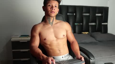 Snapshot of erosscott chatting on February 2, 2025, 6:10 pm Eros online show from February 2, 2025, 6:10 pm