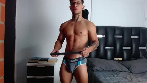 Snapshot of erosscott chatting on October 29, 2025, 2:08 pm Eros online show from October 29, 2025, 2:08 pm