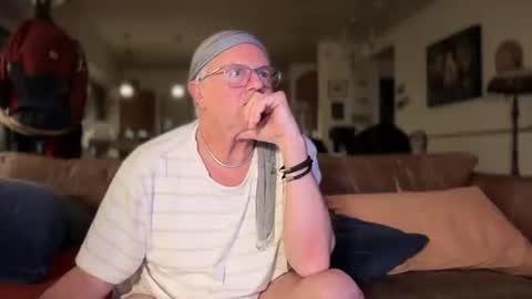 eros online show from March 10, 2025, 6:05 am