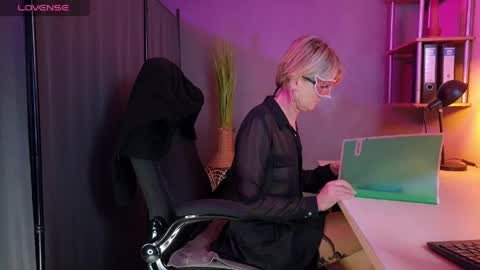 Eva online show from April 15, 2026, 9:38 am