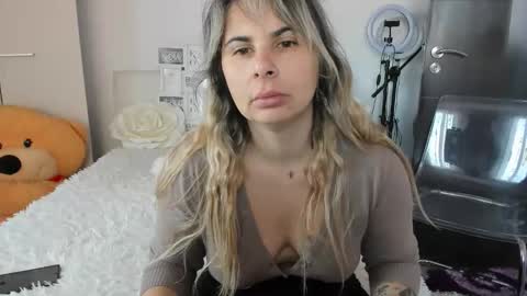 eroticsensualkitty4u online show from November 14, 2025, 9:41 am