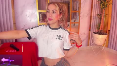 TINY  online show from February 28, 2025, 9:44 pm