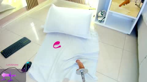 TINY  online show from March 4, 2025, 3:55 am