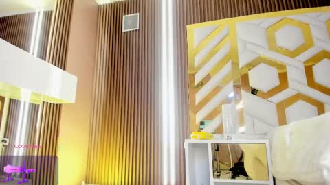 TINY  online show from March 5, 2025, 4:02 am