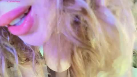 TINY  online show from October 15, 2025, 1:28 am